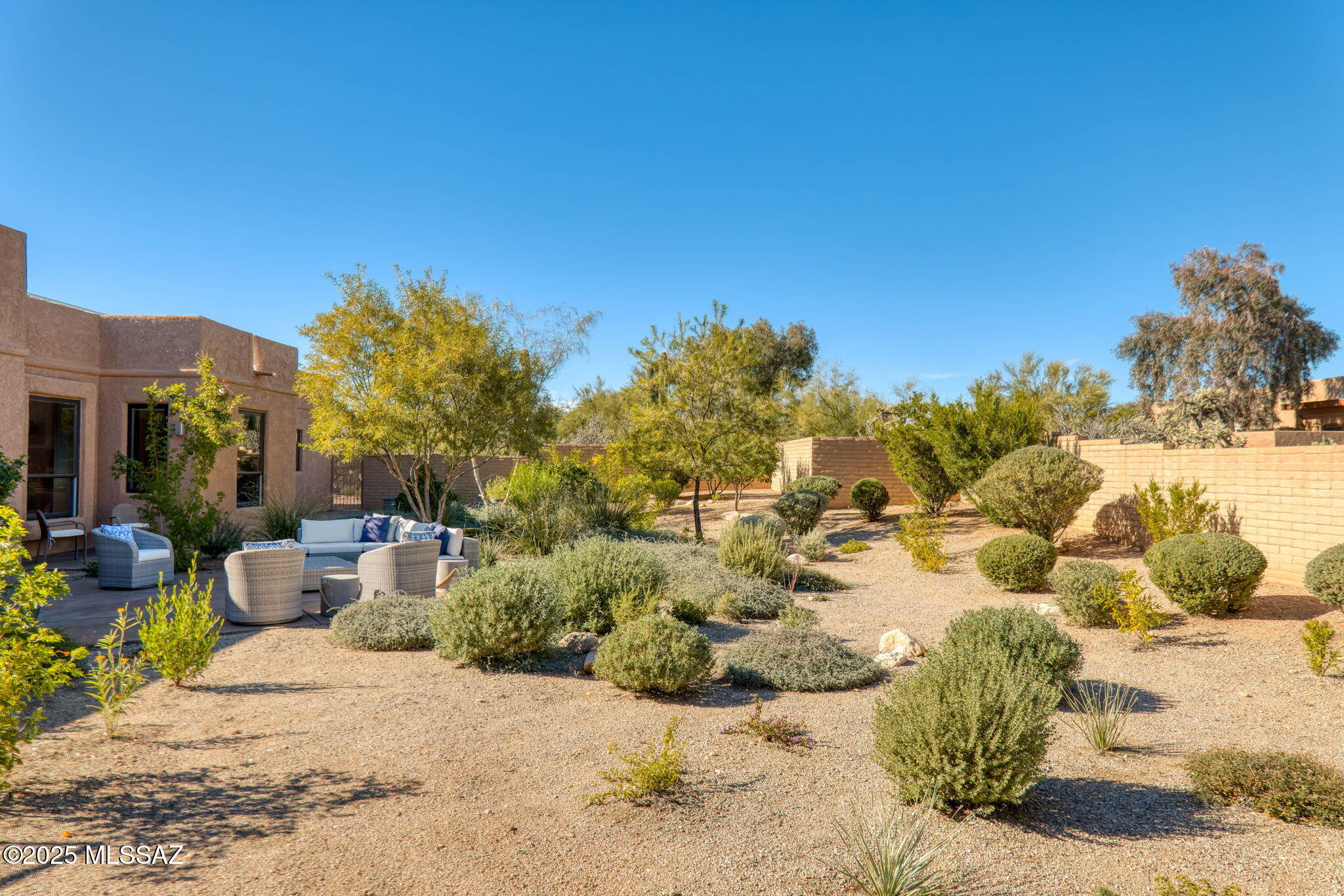 5671 N Placita Stilbayo