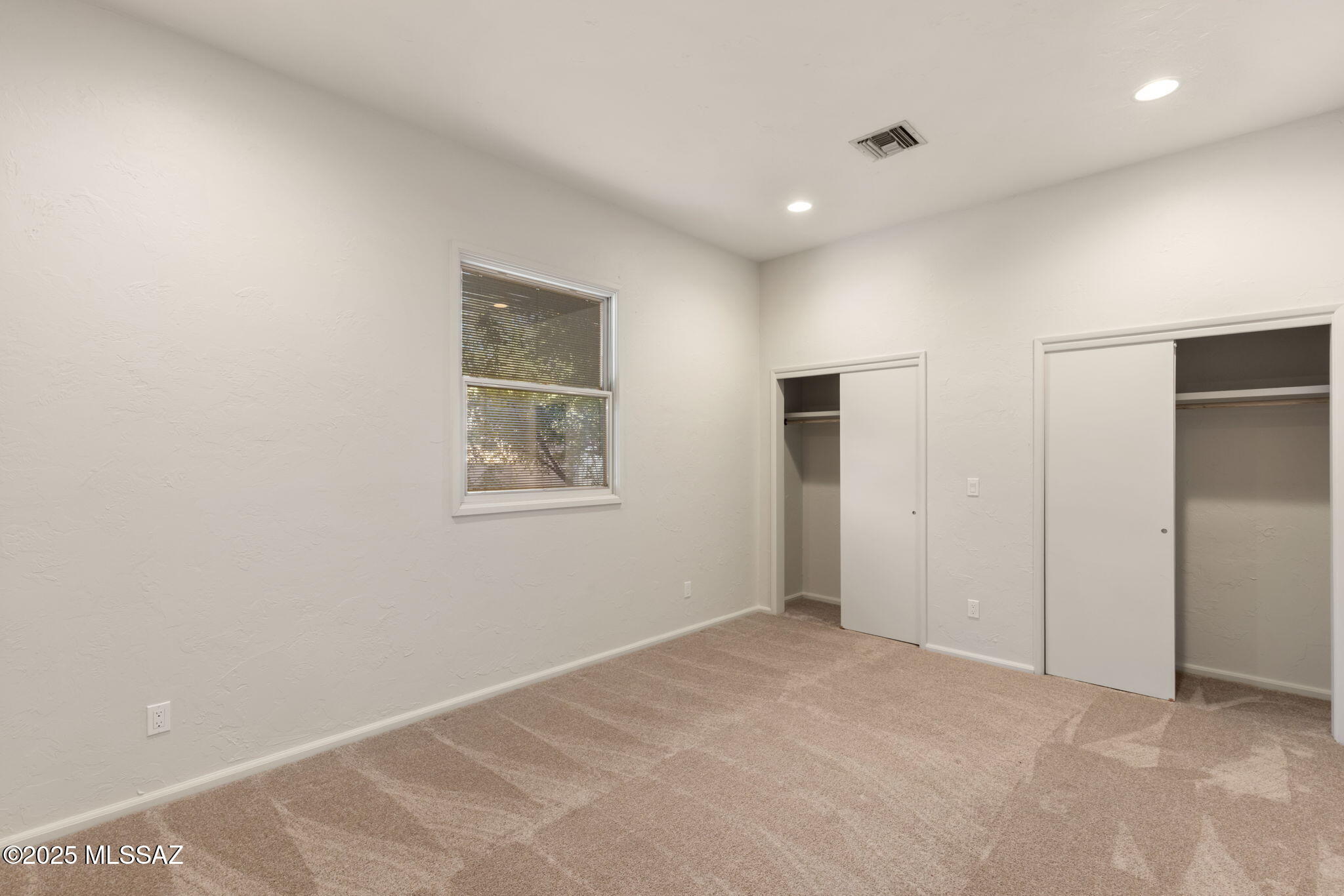 5671 N Placita Stilbayo