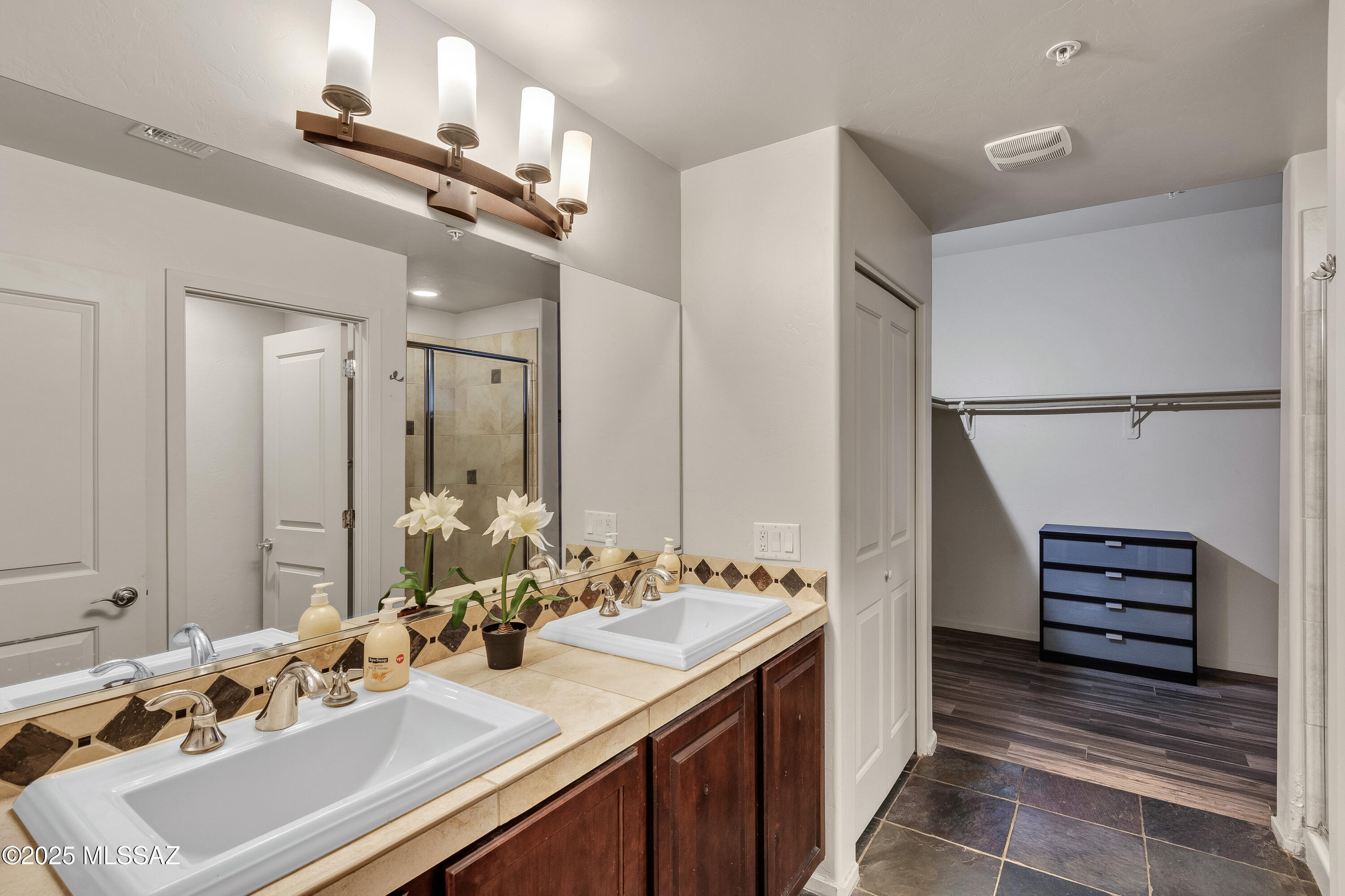 2010 E River Road UNIT 102