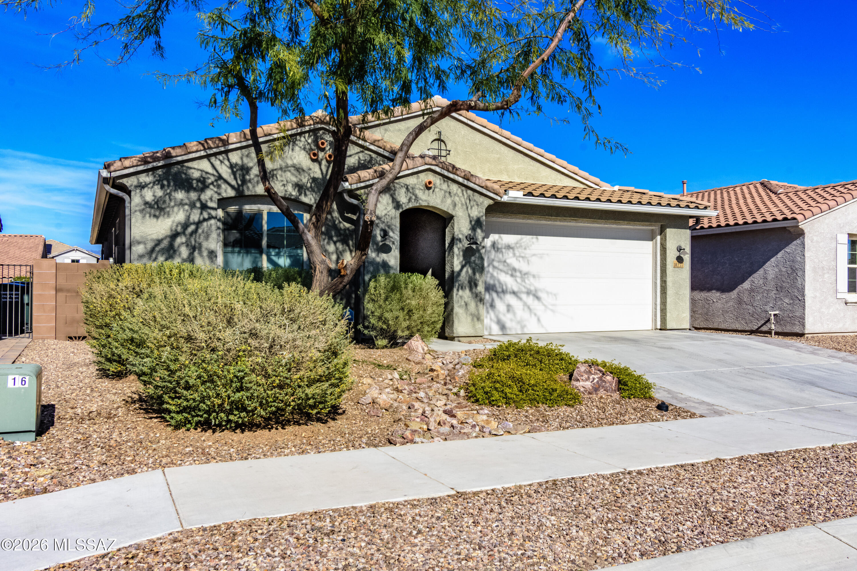 10237 E Iron Horse Trail