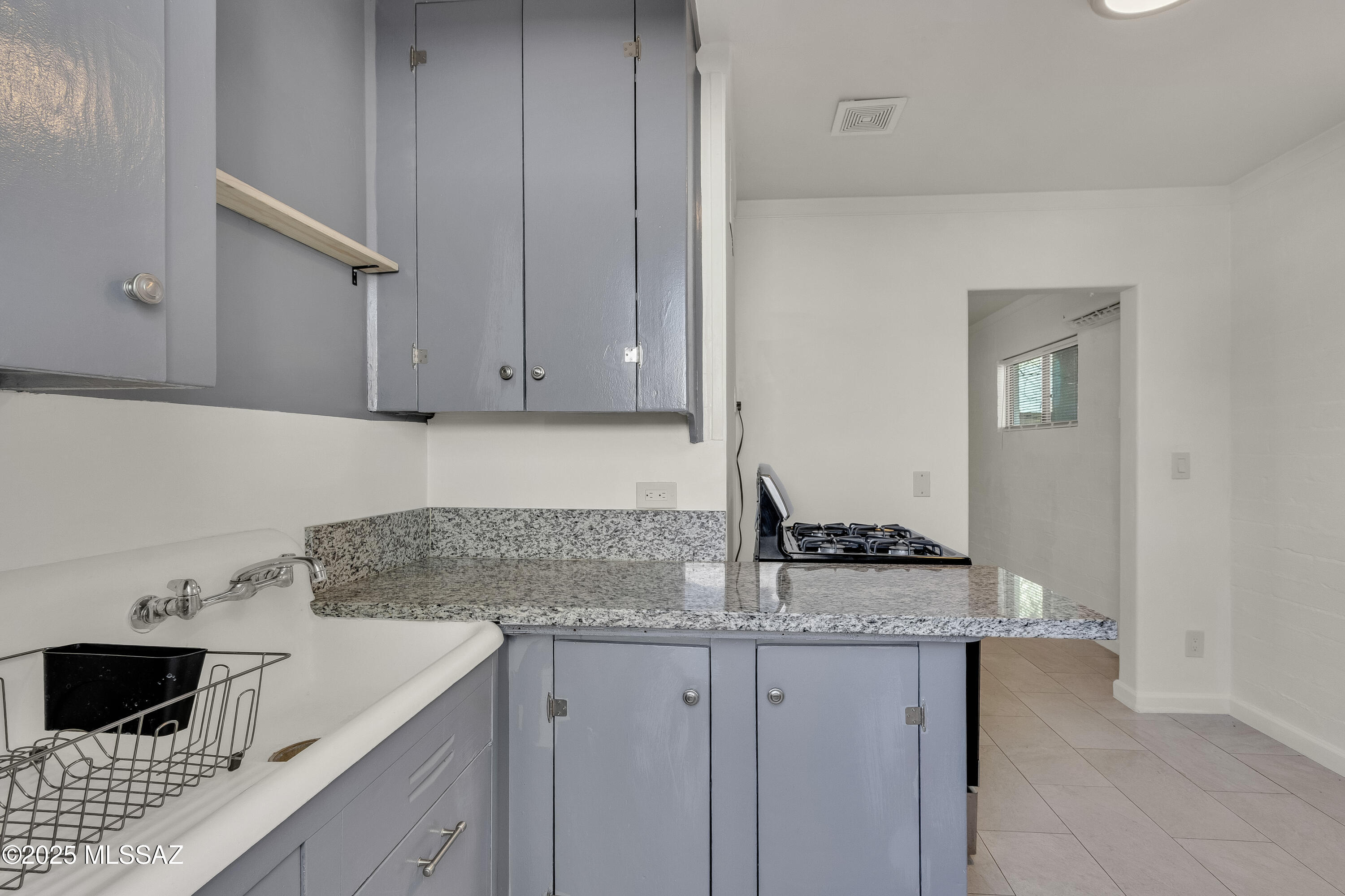 5037&5039 E 1st Street