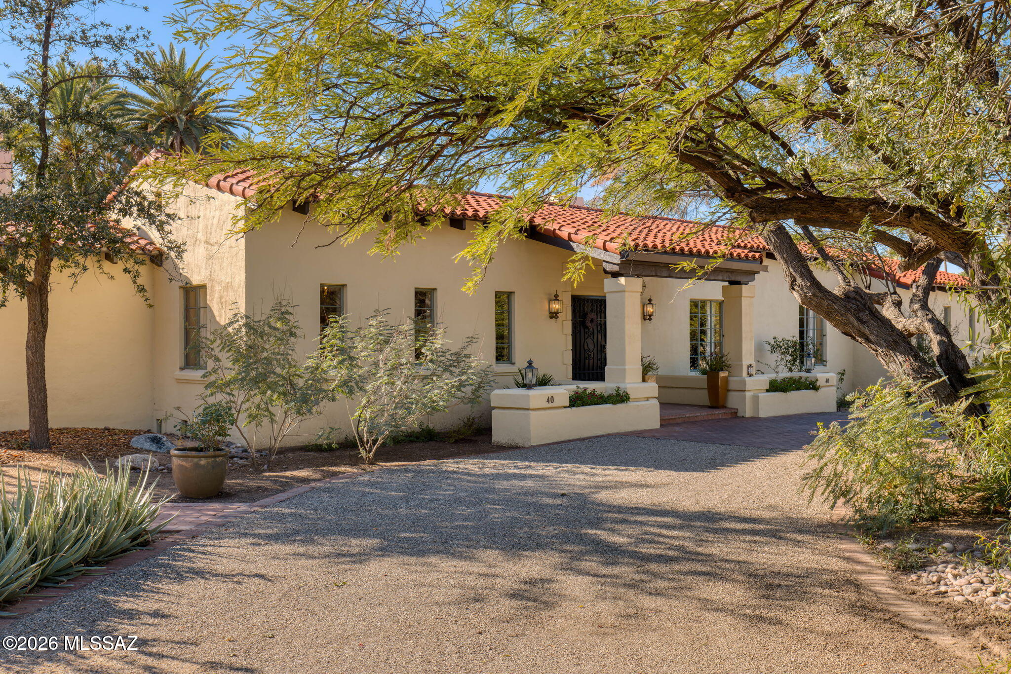 40 E Plaza Del Encanto