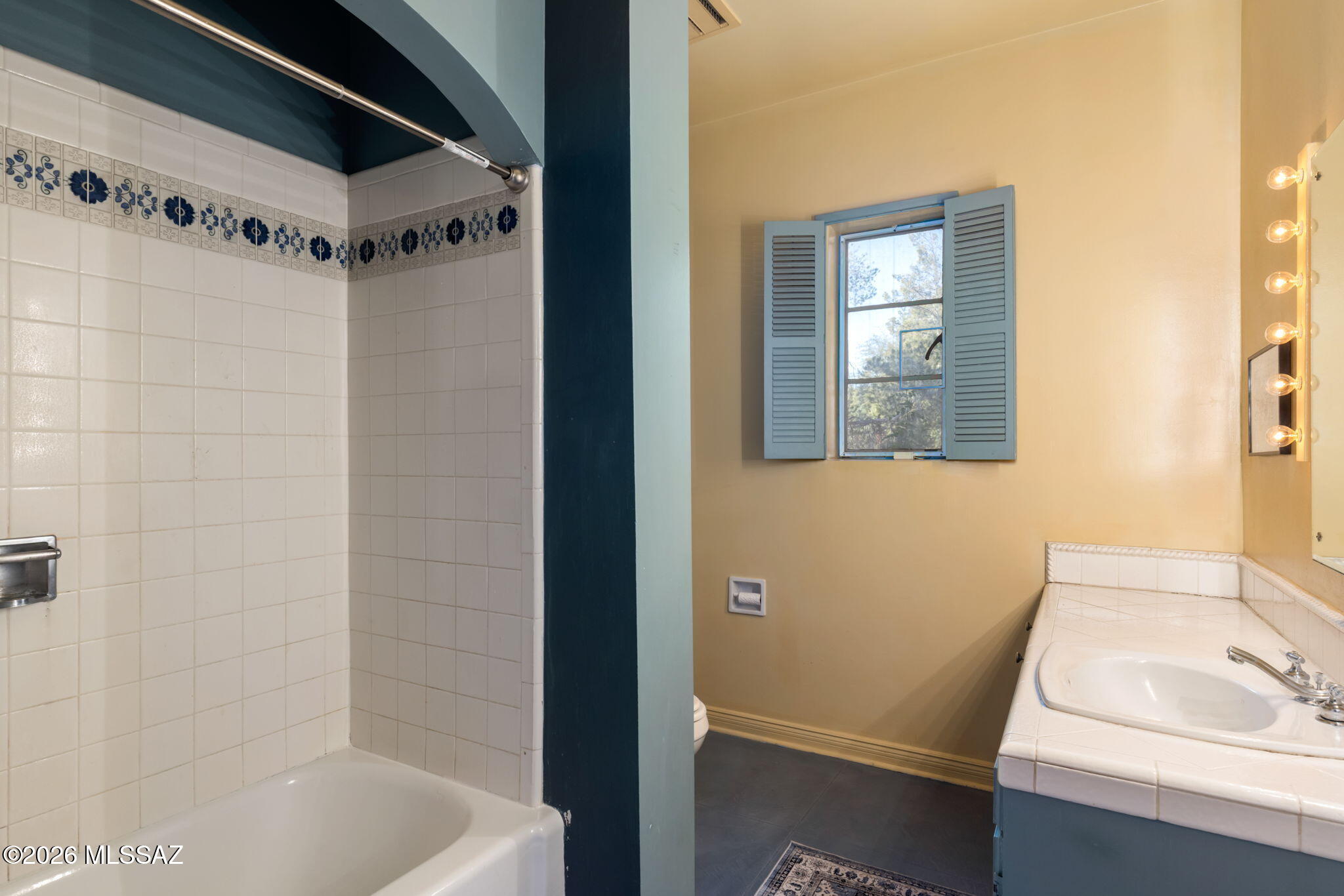 40 E Plaza Del Encanto