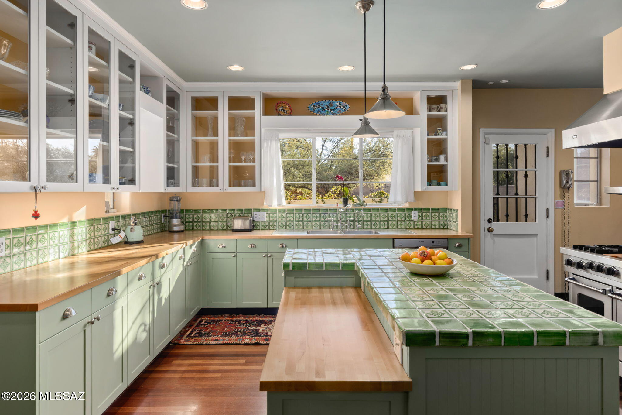 40 E Plaza Del Encanto