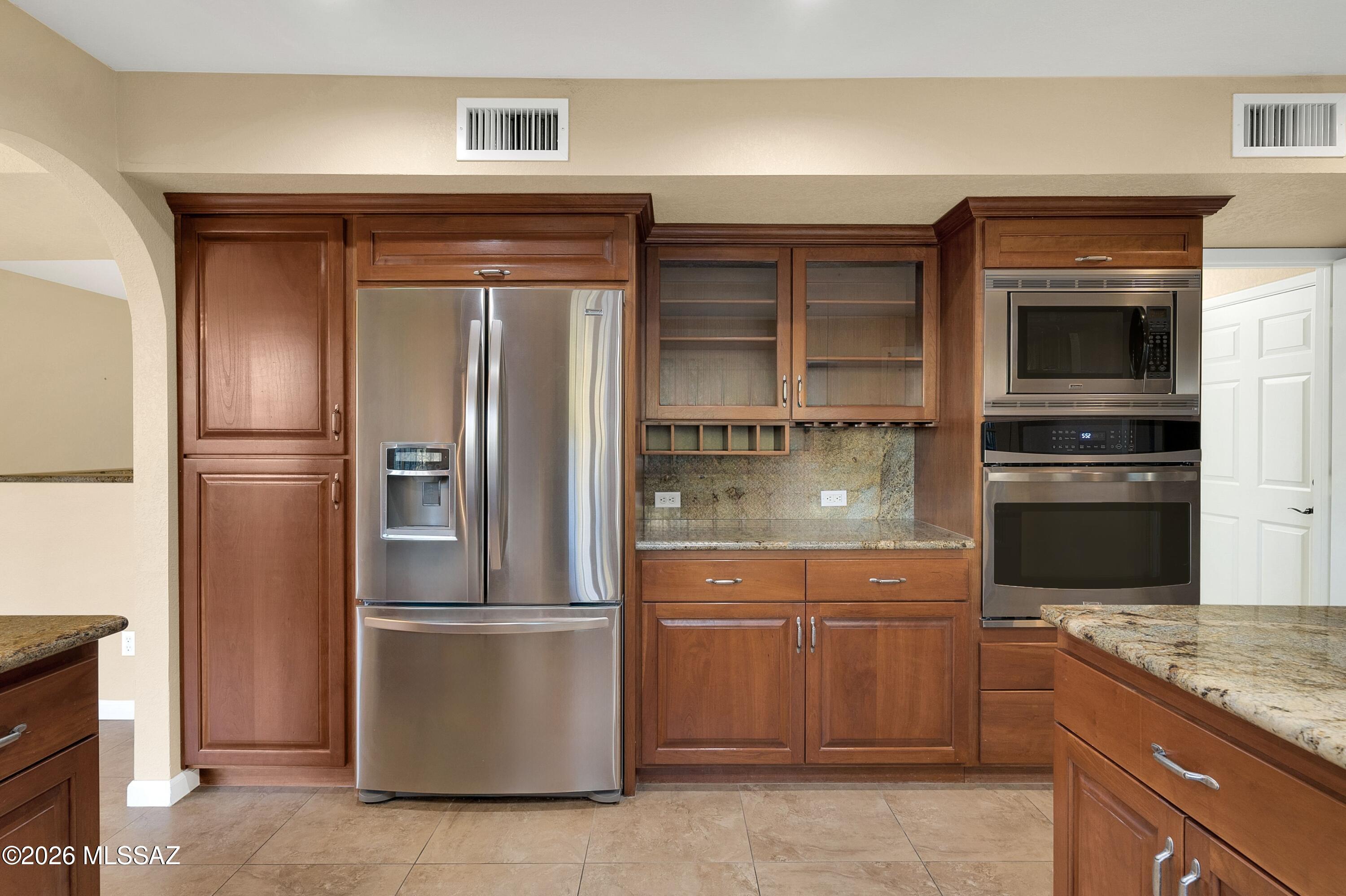 7112 N Chimney Rock Place