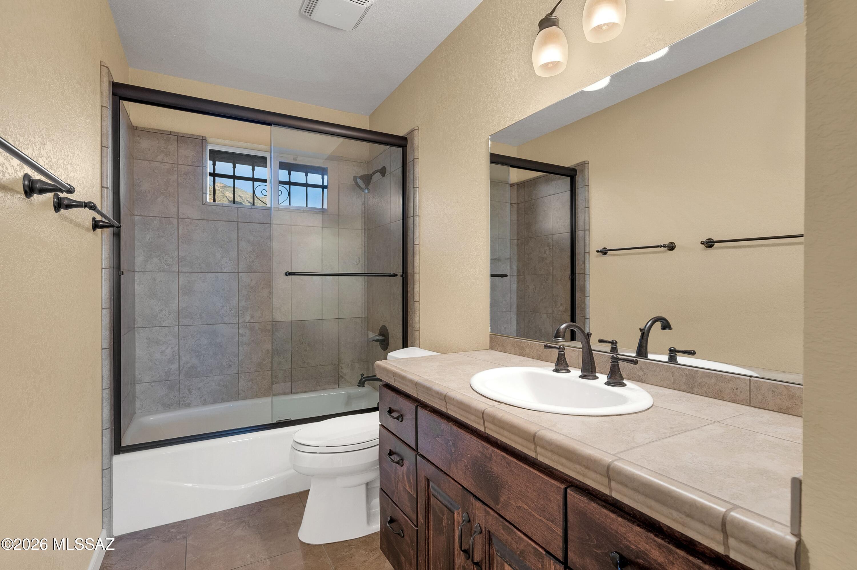 7112 N Chimney Rock Place