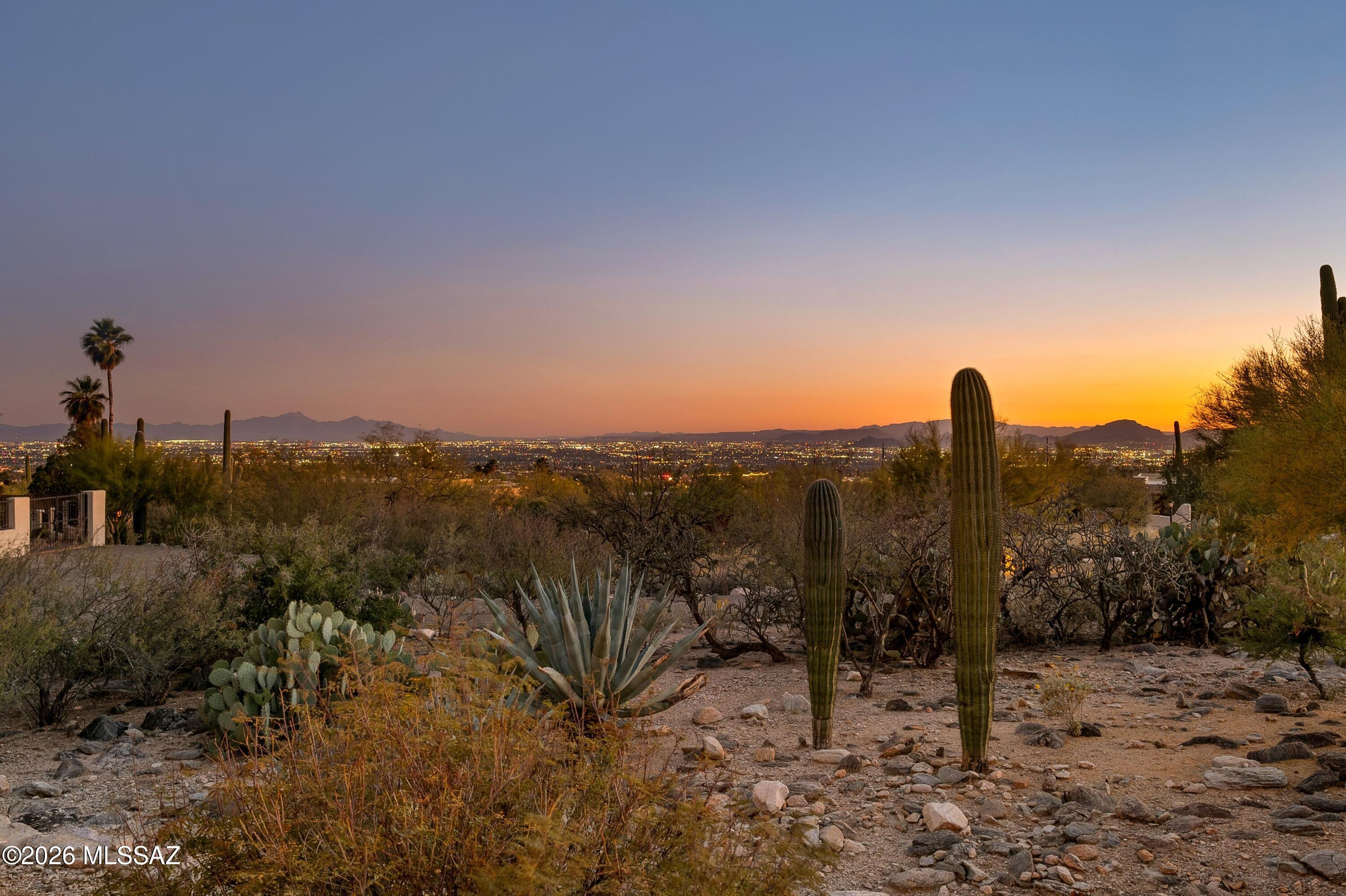 7112 N Chimney Rock Place