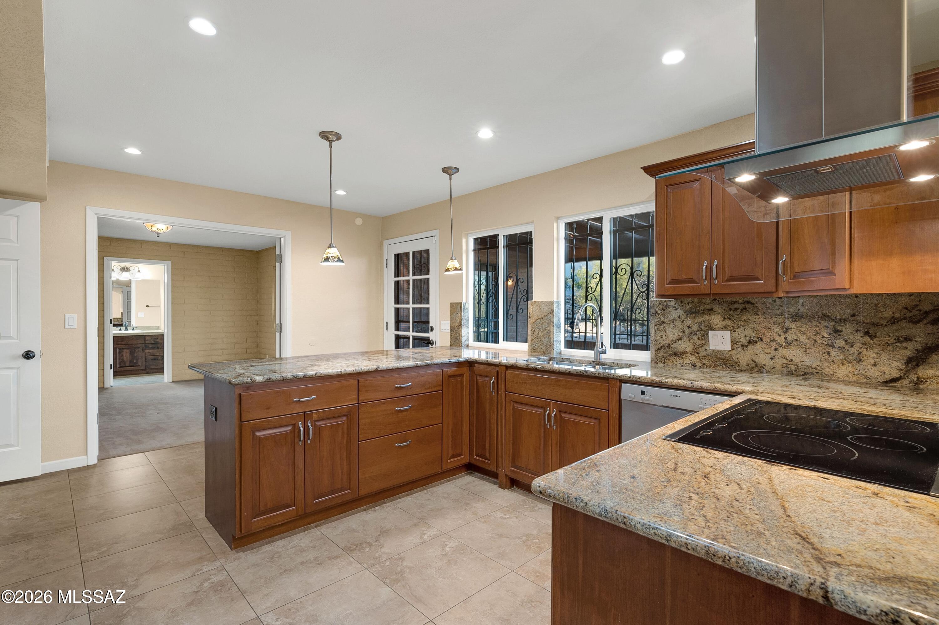 7112 N Chimney Rock Place