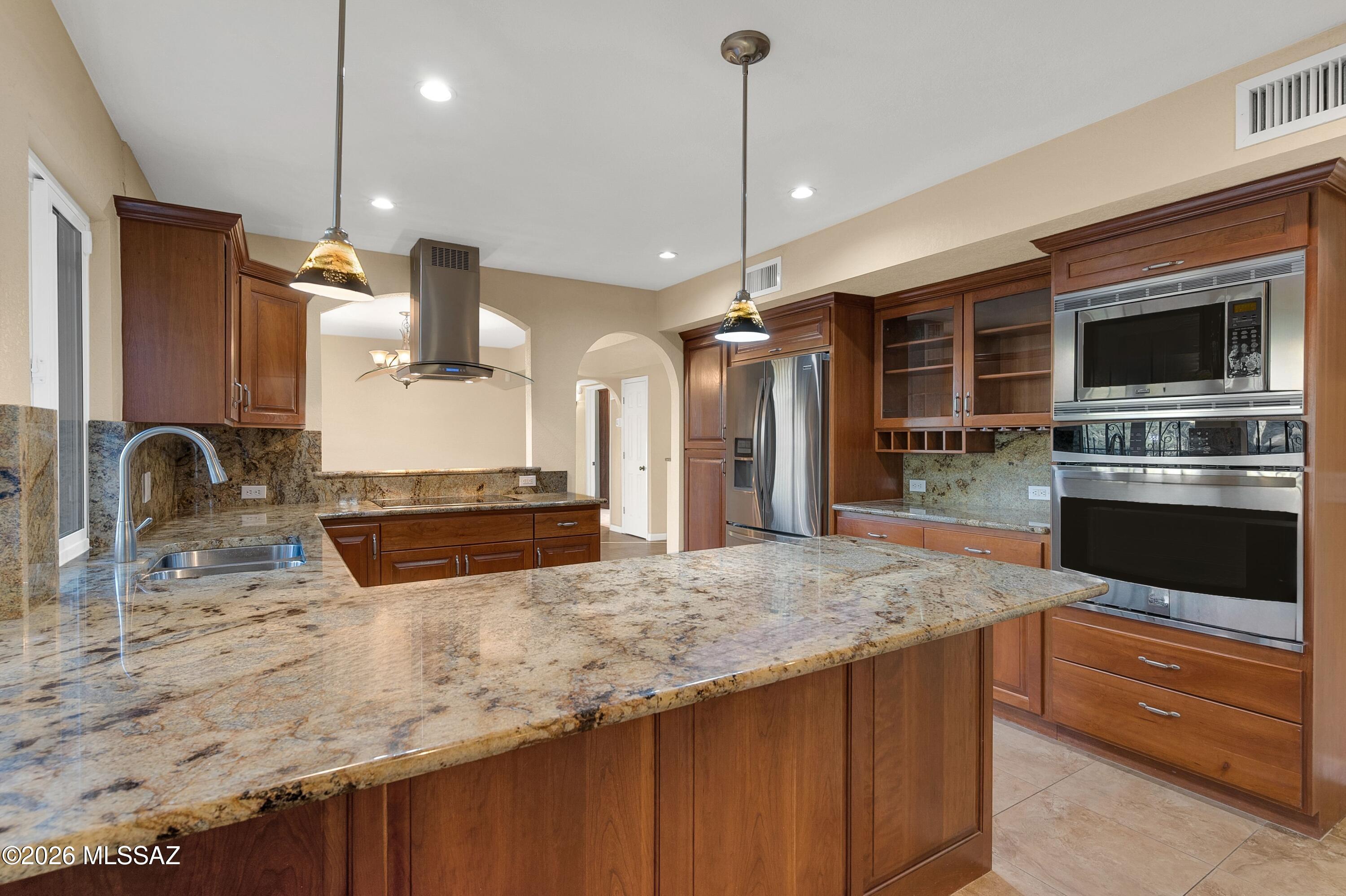 7112 N Chimney Rock Place