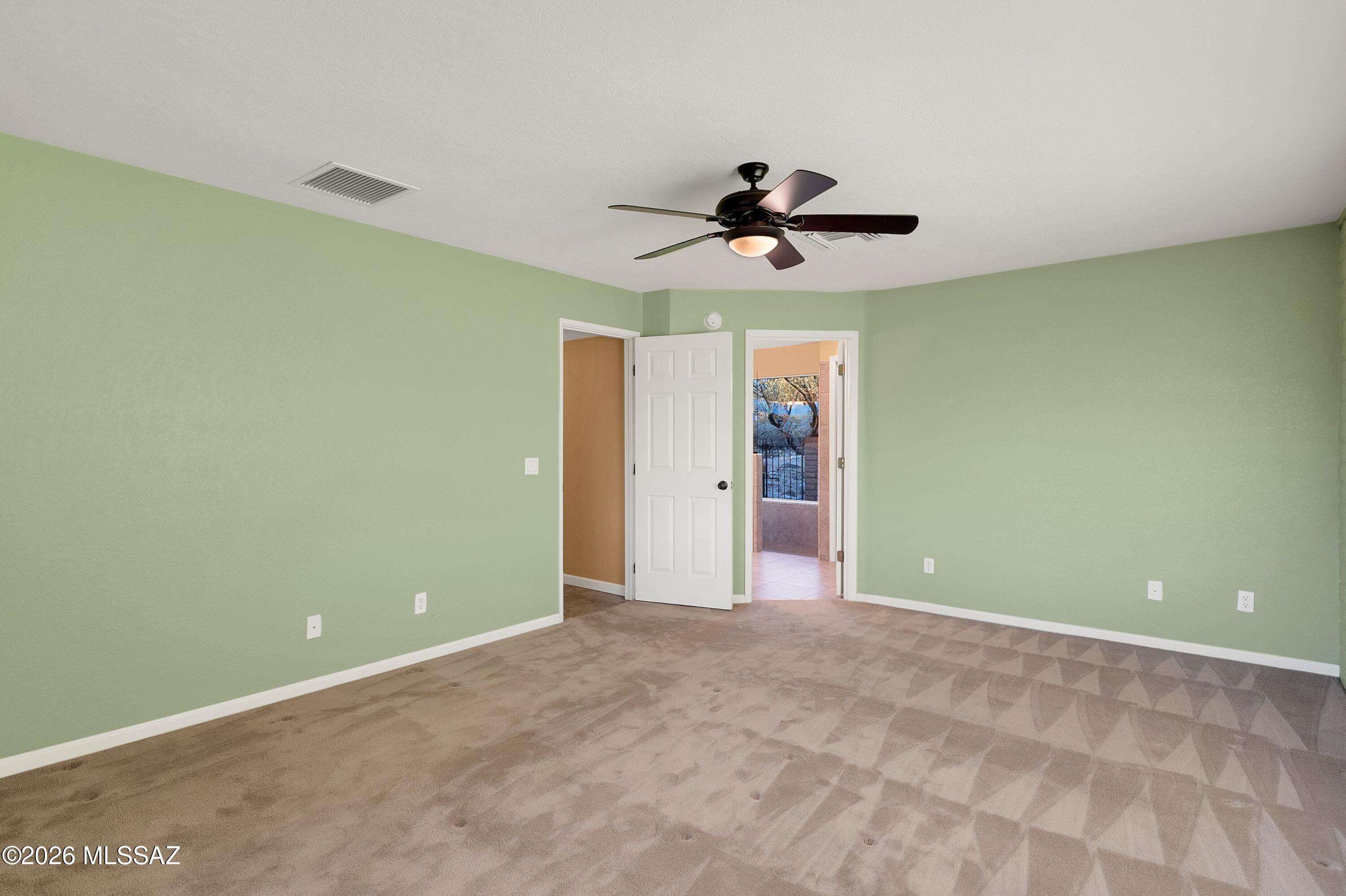 7112 N Chimney Rock Place