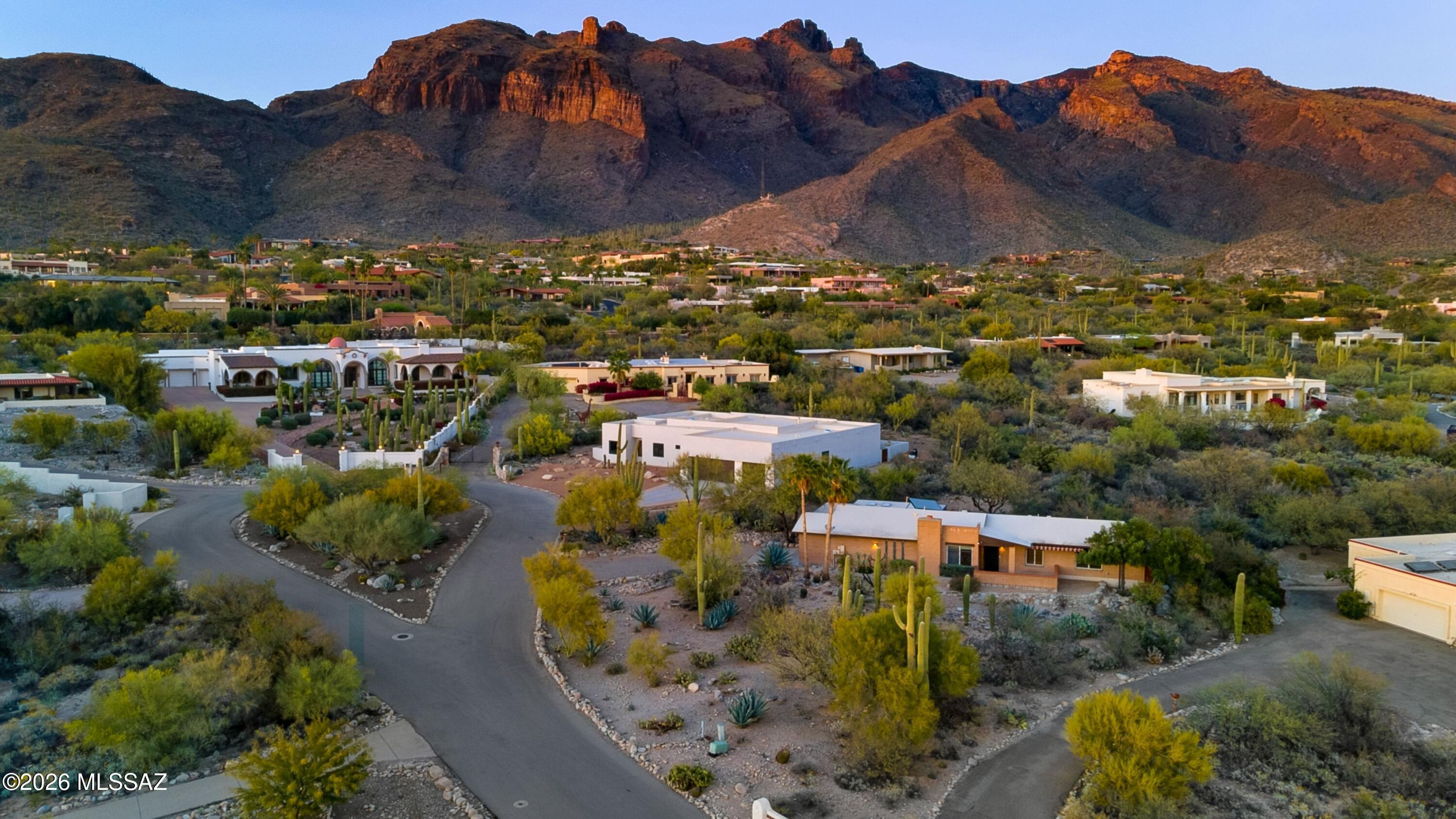 7112 N Chimney Rock Place