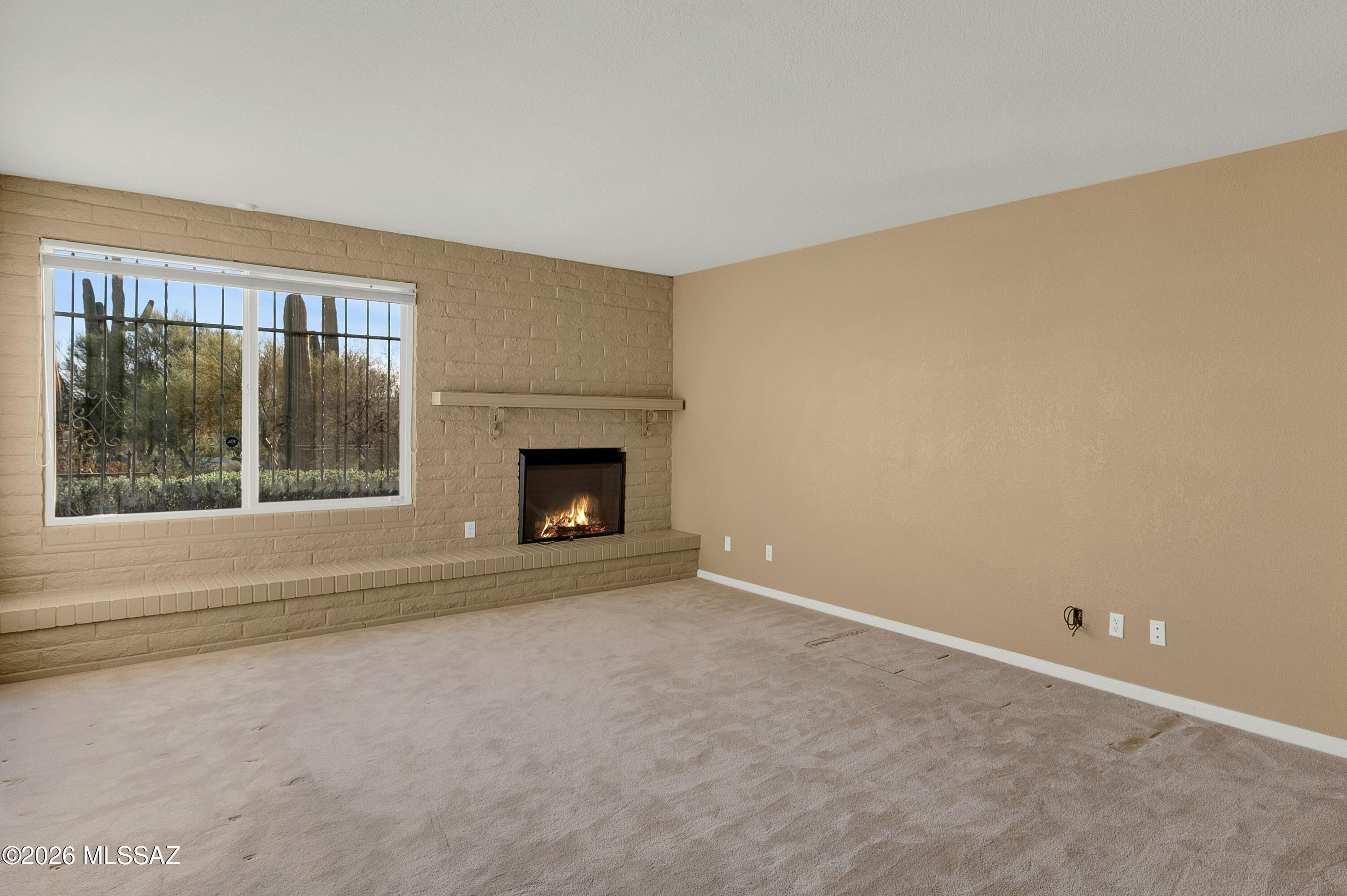 7112 N Chimney Rock Place