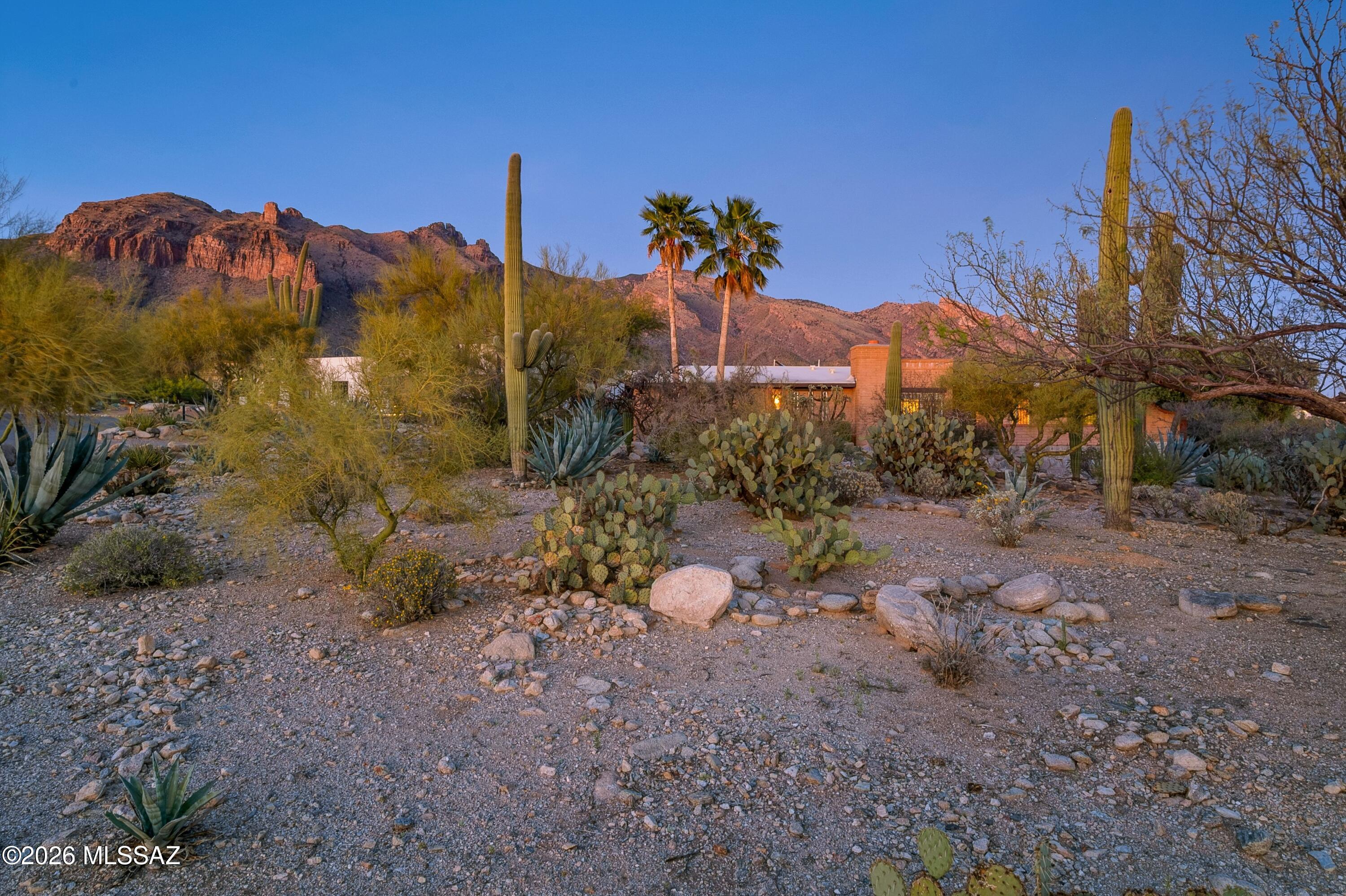 7112 N Chimney Rock Place