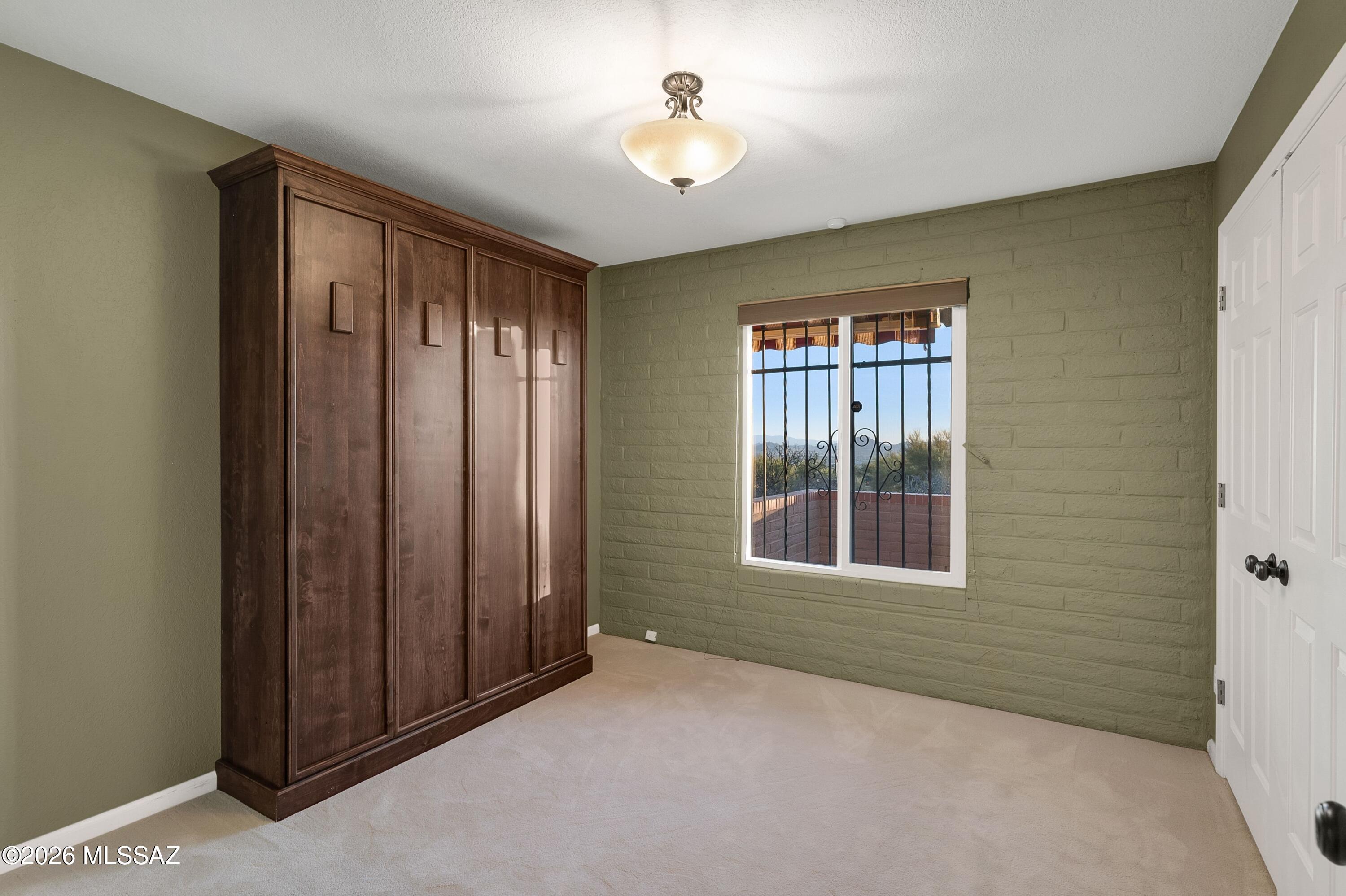 7112 N Chimney Rock Place