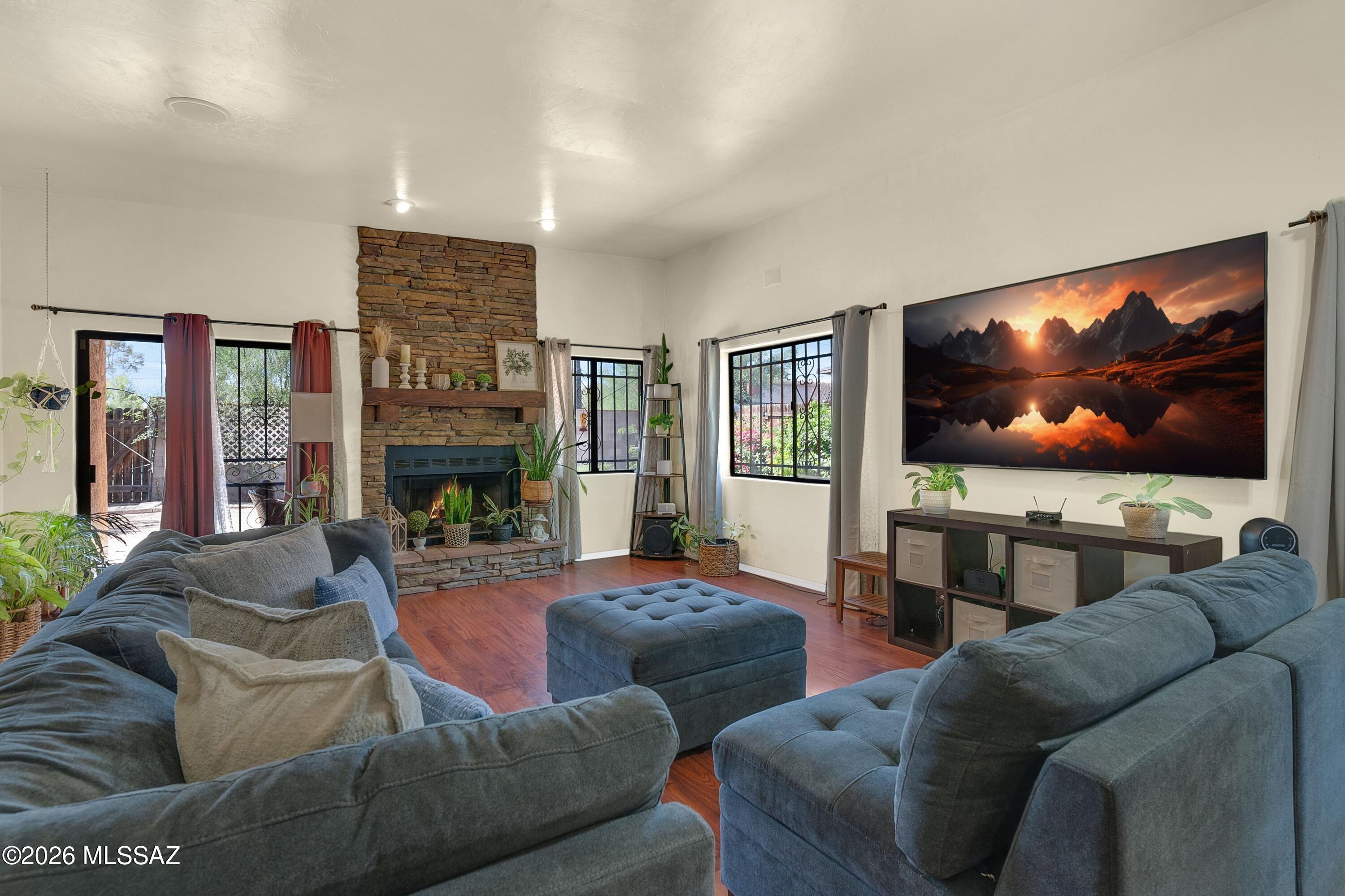 4026 E Whitman Street