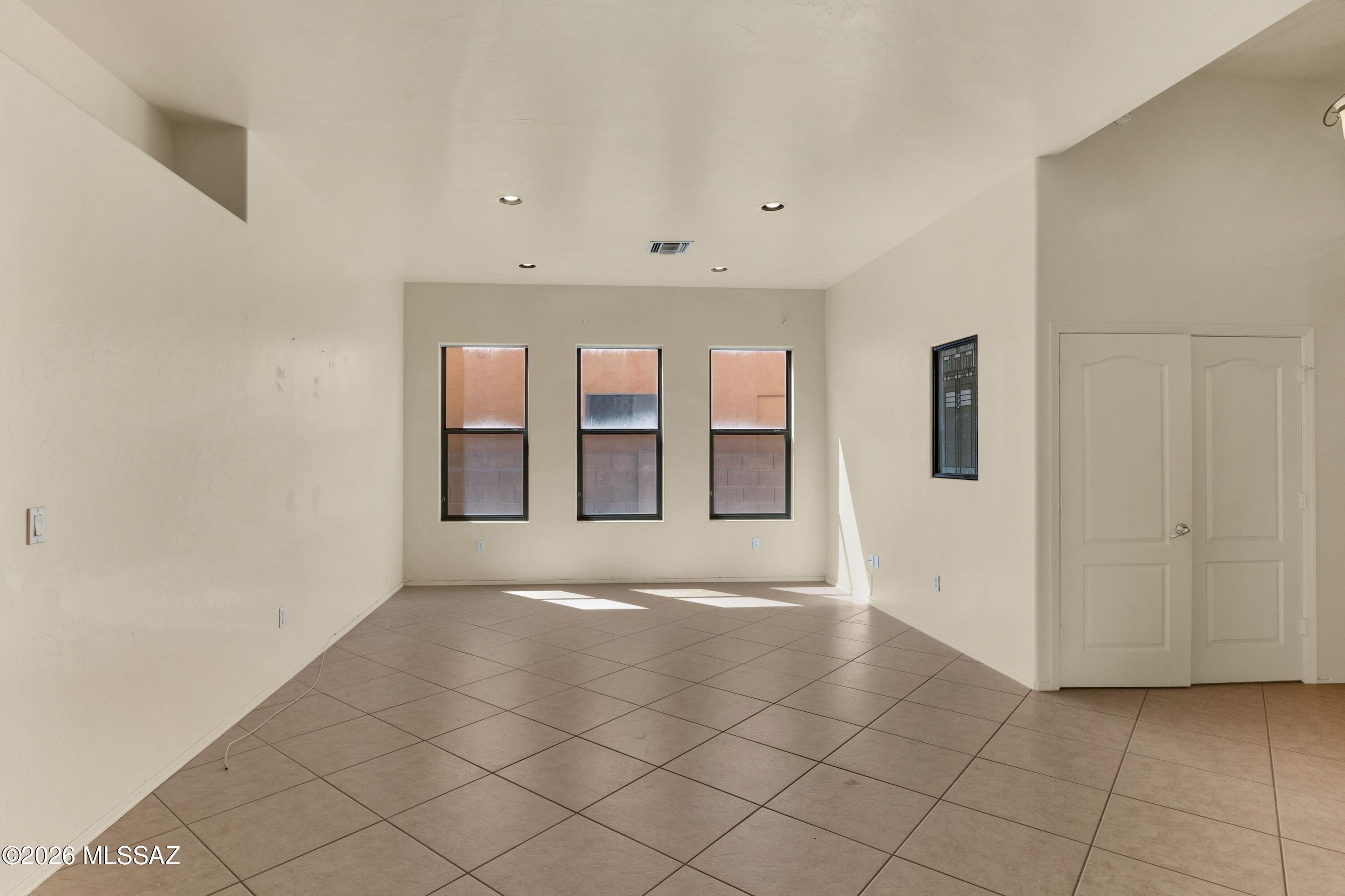 1230 N Golden Palomino Place