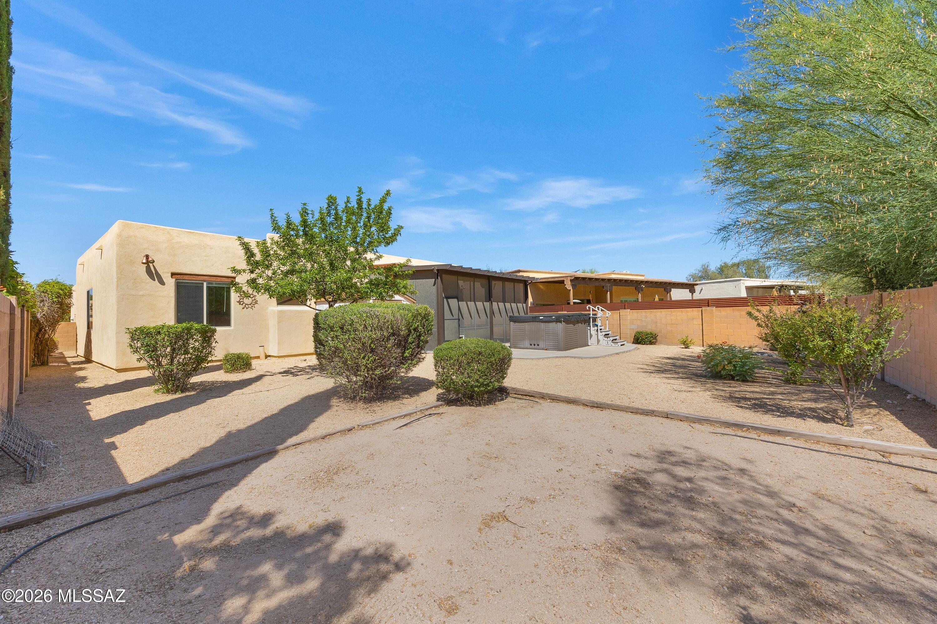 1230 N Golden Palomino Place