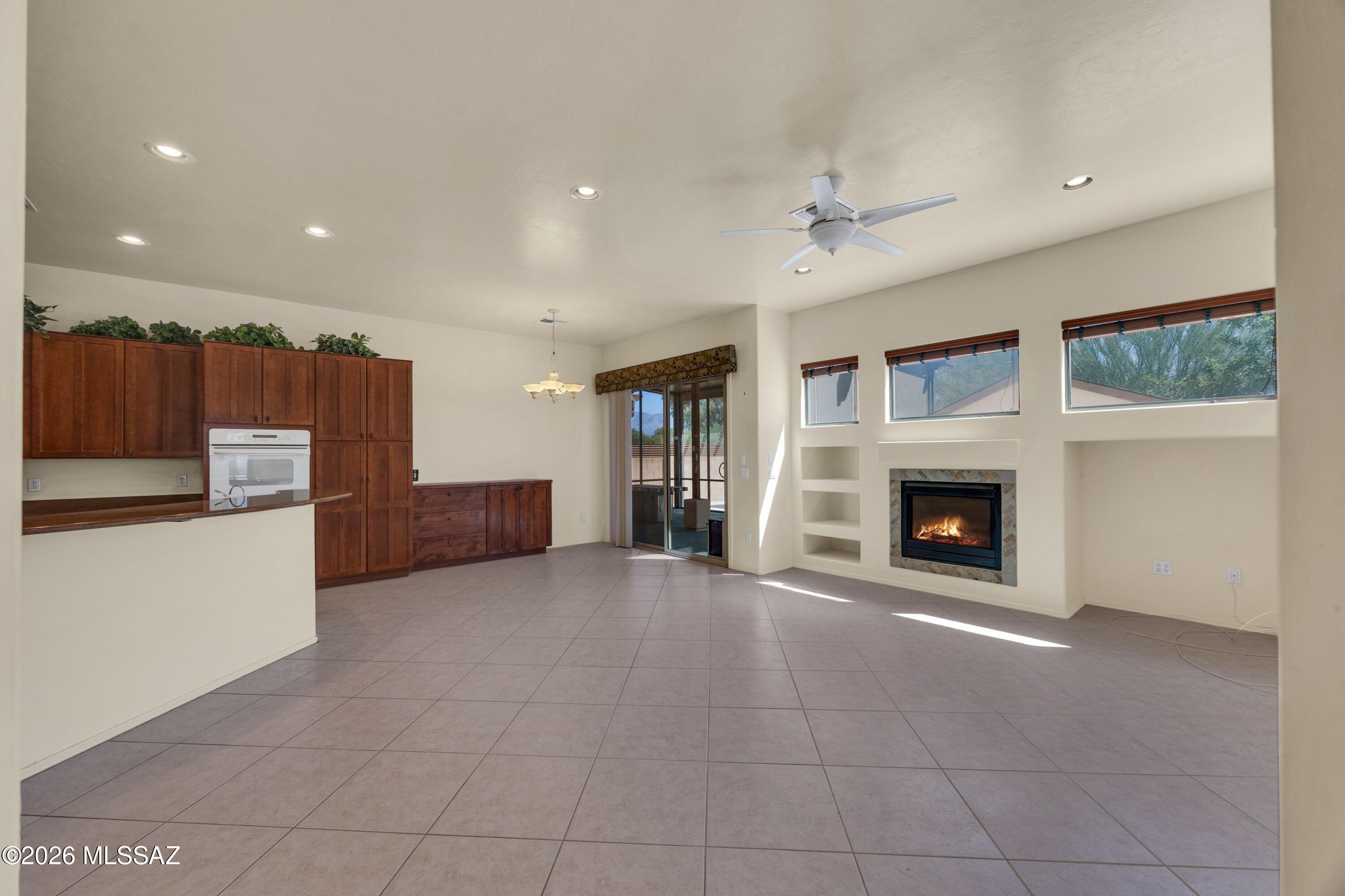 1230 N Golden Palomino Place