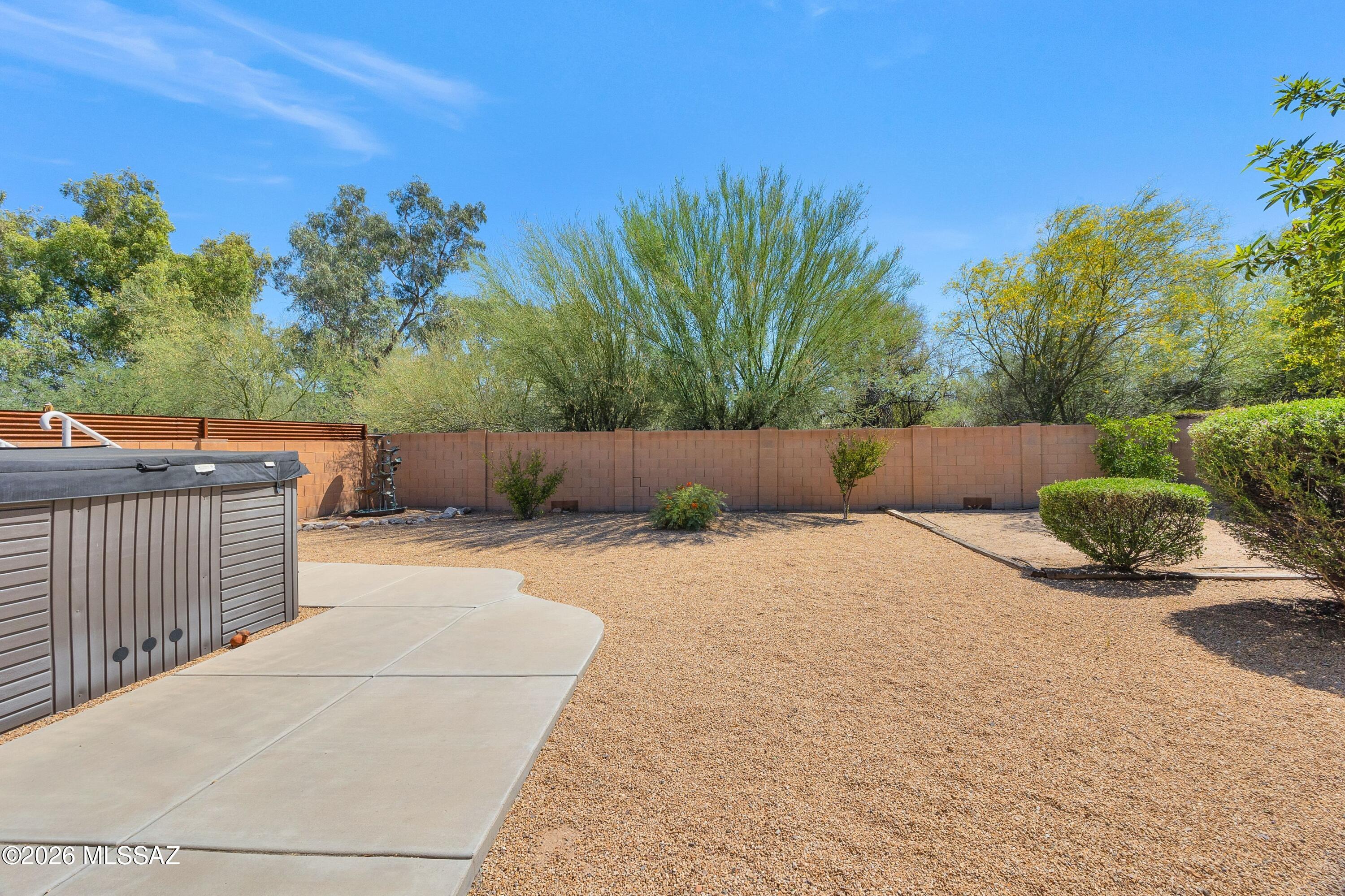 1230 N Golden Palomino Place