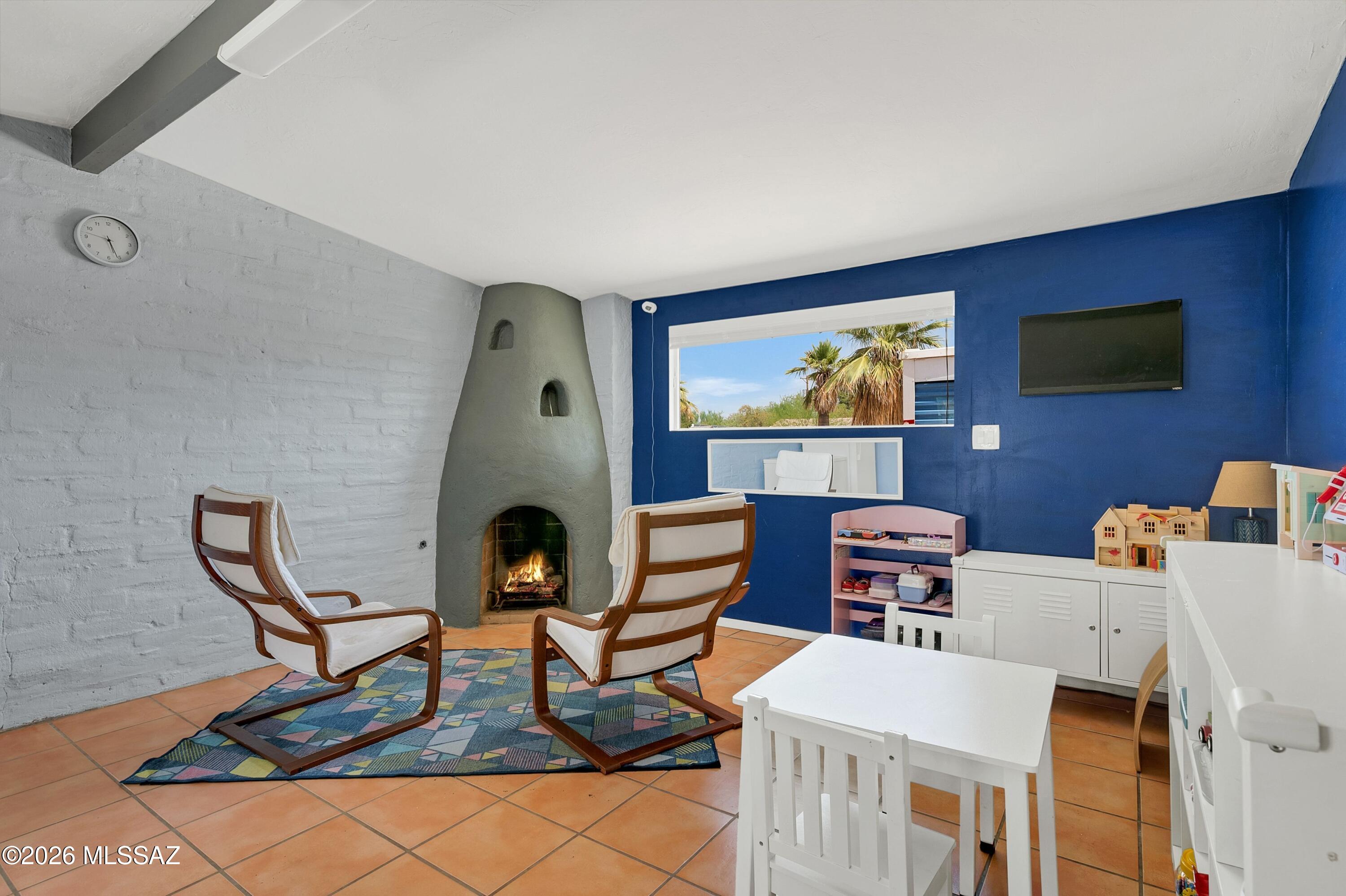4232 E Poe Street