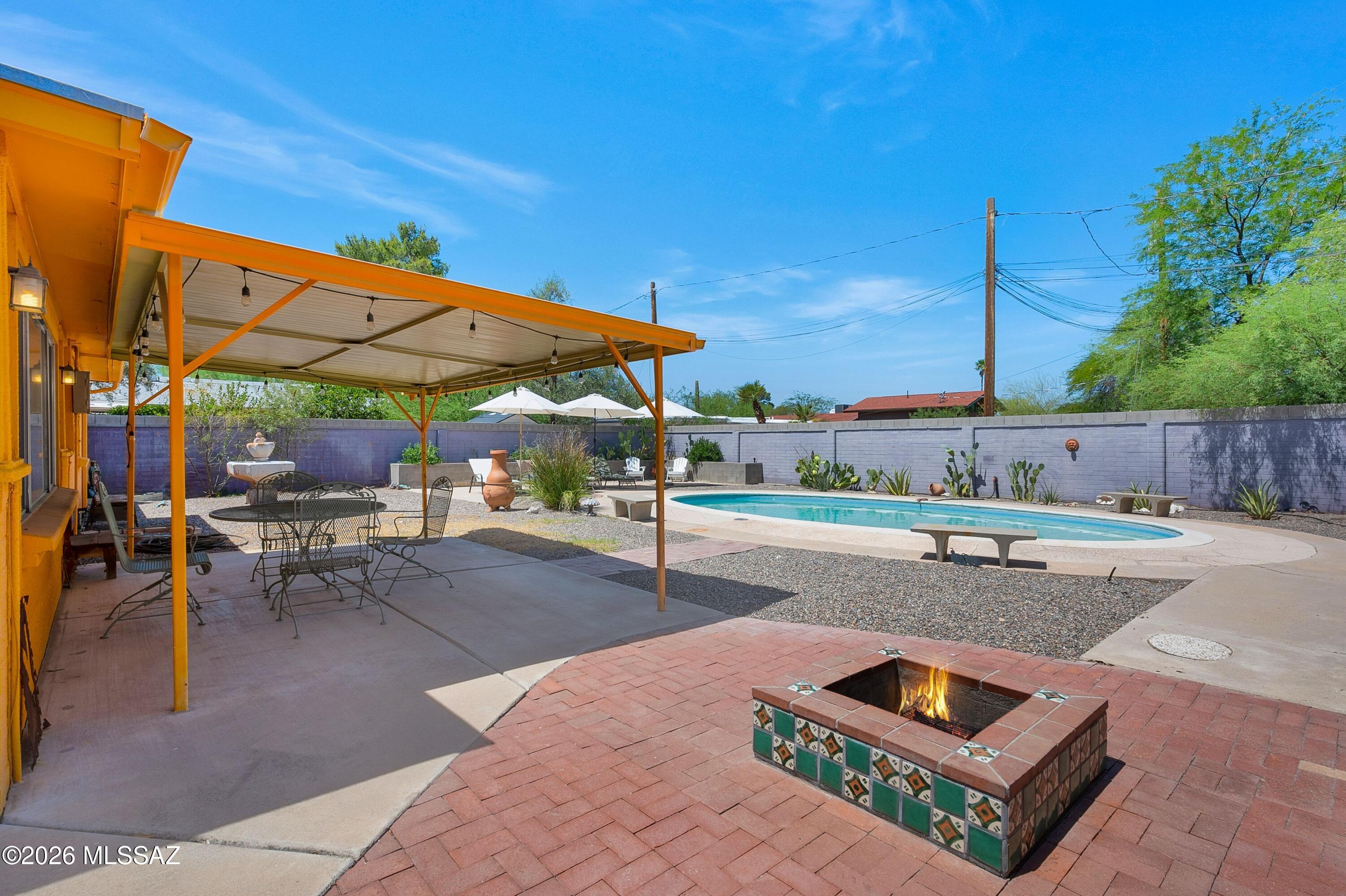 2841 N Bentley Avenue