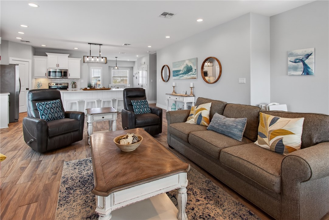 162 La Concha Blvd 41