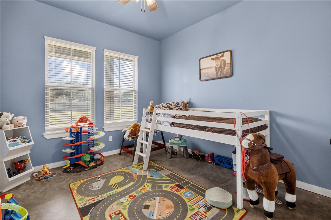 1056 Glenoak Dr