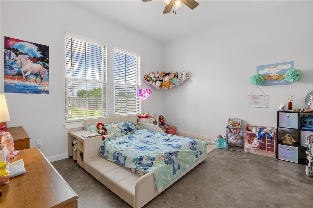 1056 Glenoak Dr