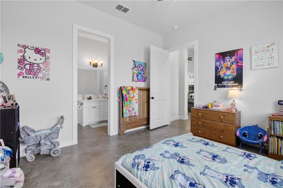 1056 Glenoak Dr