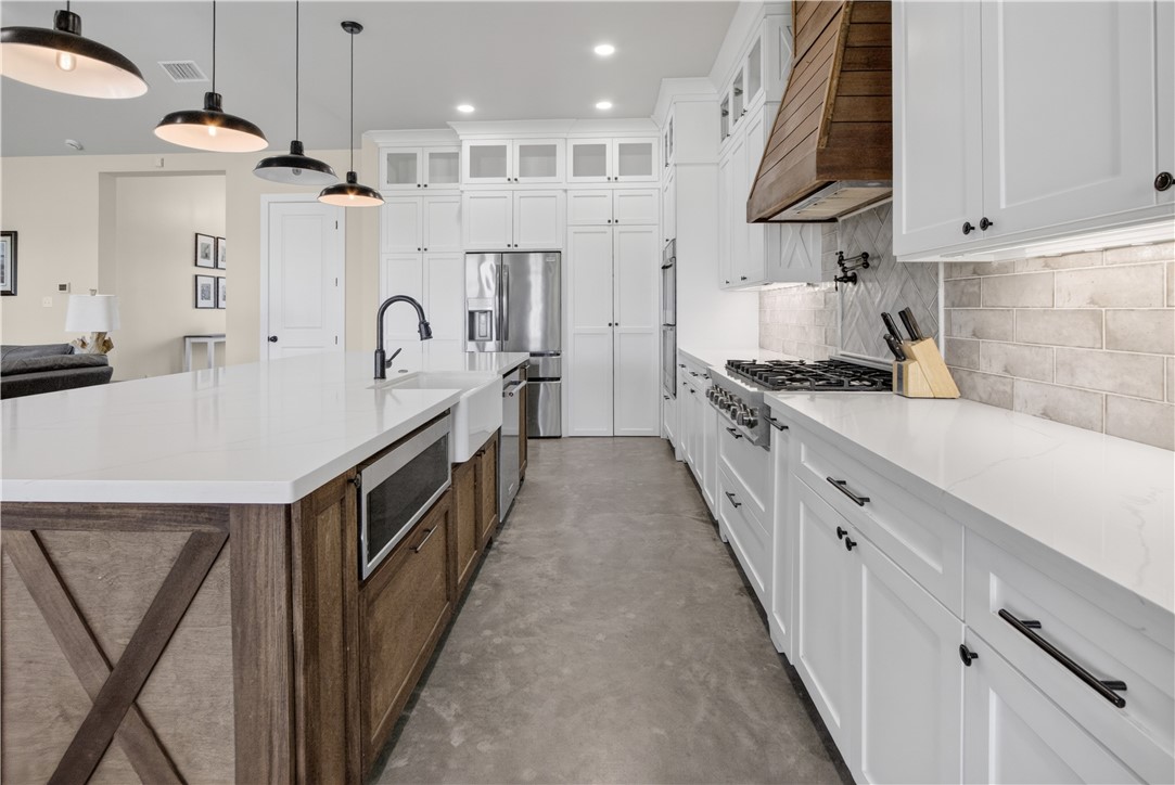 1056 Glenoak Dr
