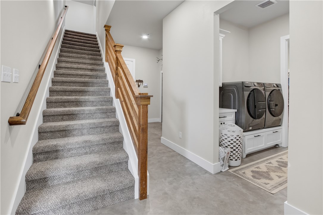 1056 Glenoak Dr