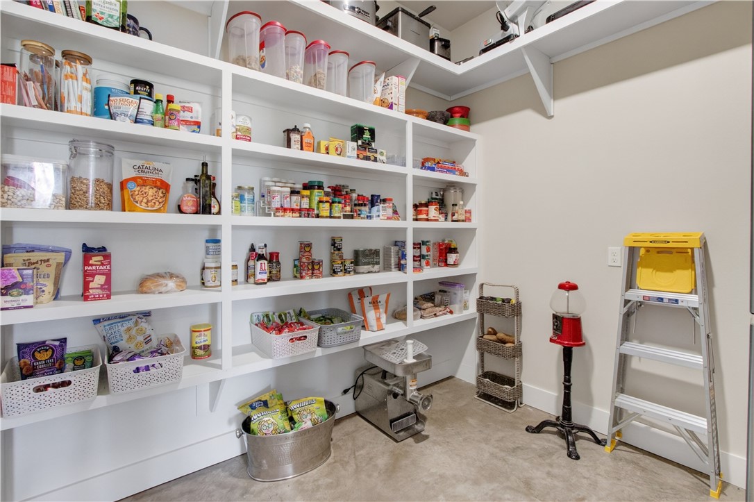 1056 Glenoak Dr