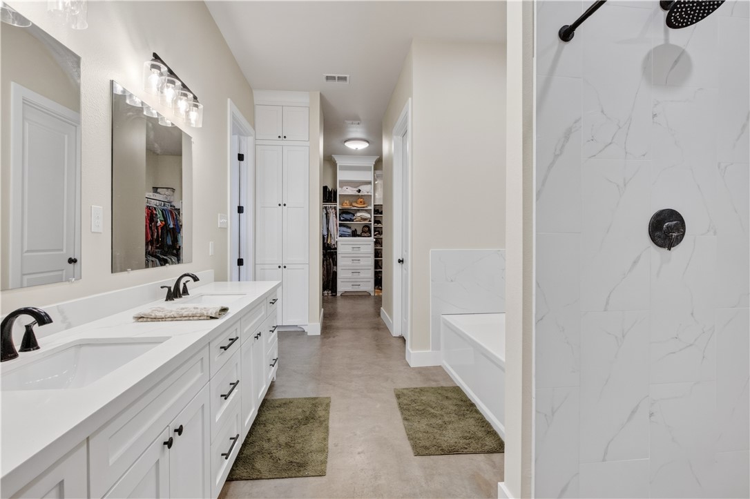 1056 Glenoak Dr