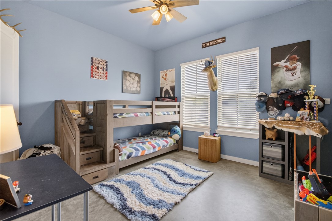 1056 Glenoak Dr
