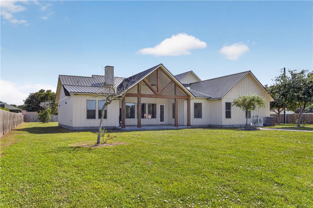 1056 Glenoak Dr