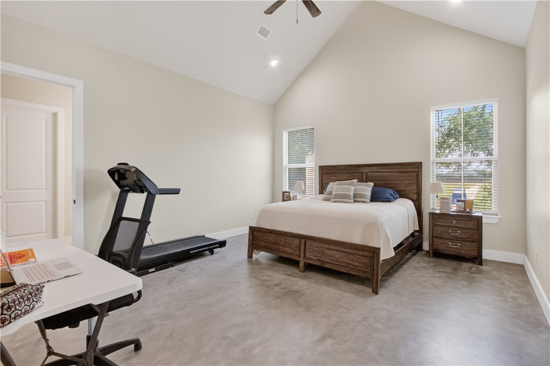 1056 Glenoak Dr