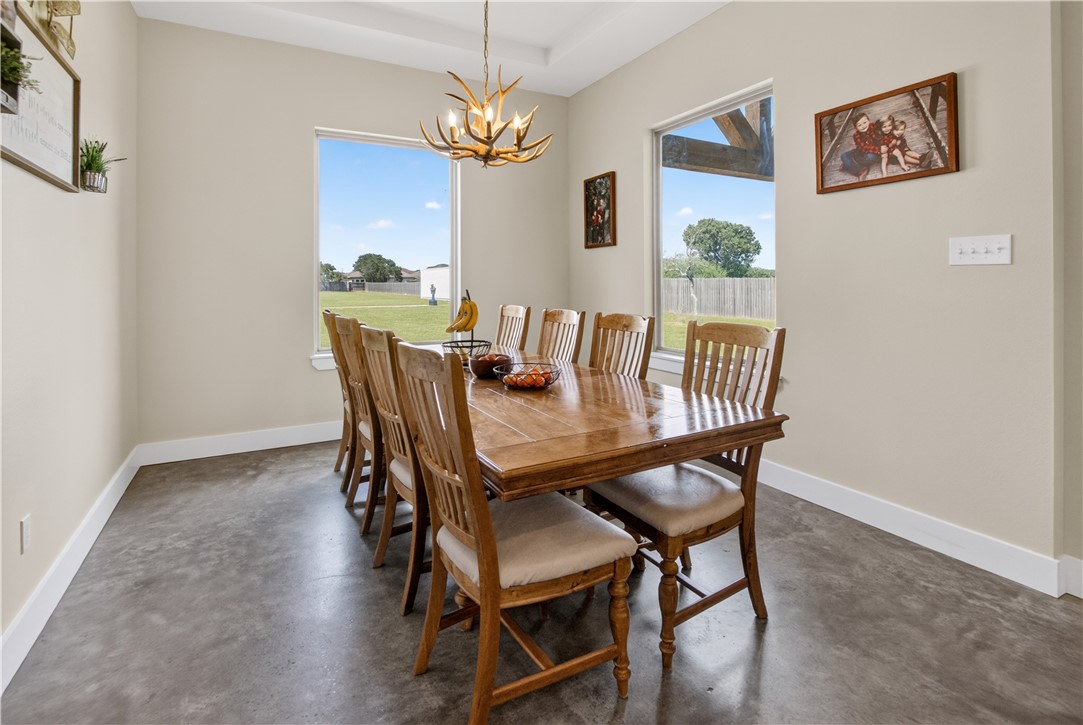 1056 Glenoak Dr