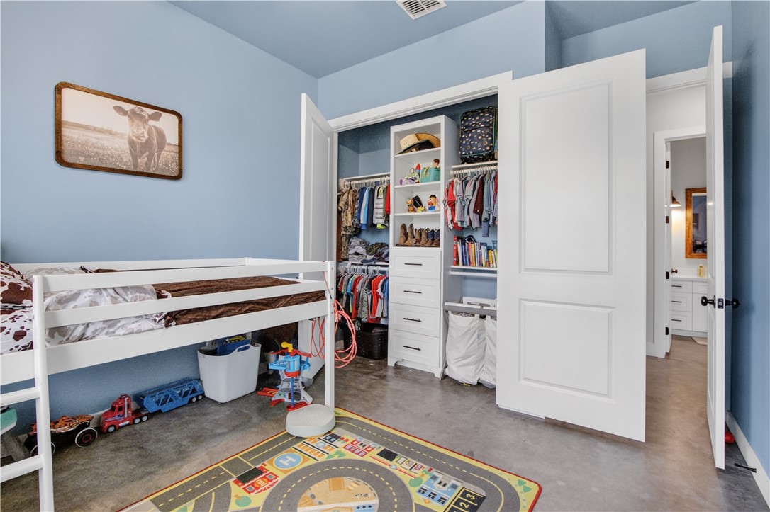 1056 Glenoak Dr