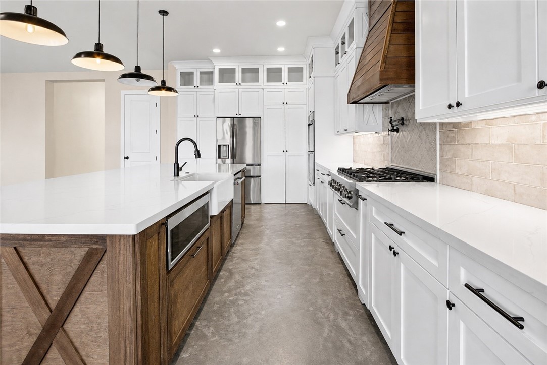 1056 Glenoak Dr