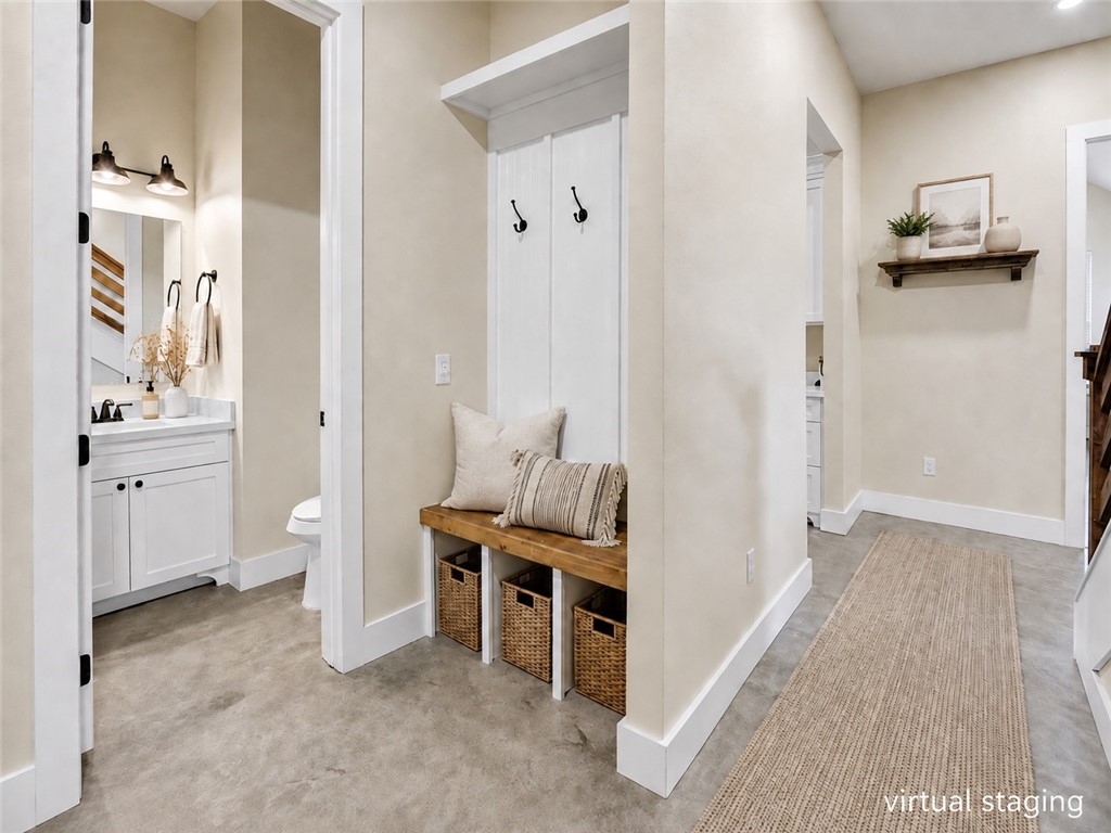 1056 Glenoak Dr