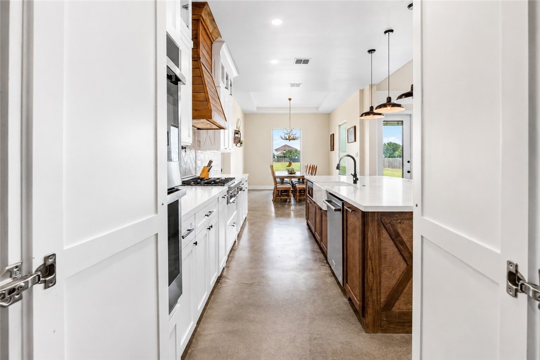 1056 Glenoak Dr