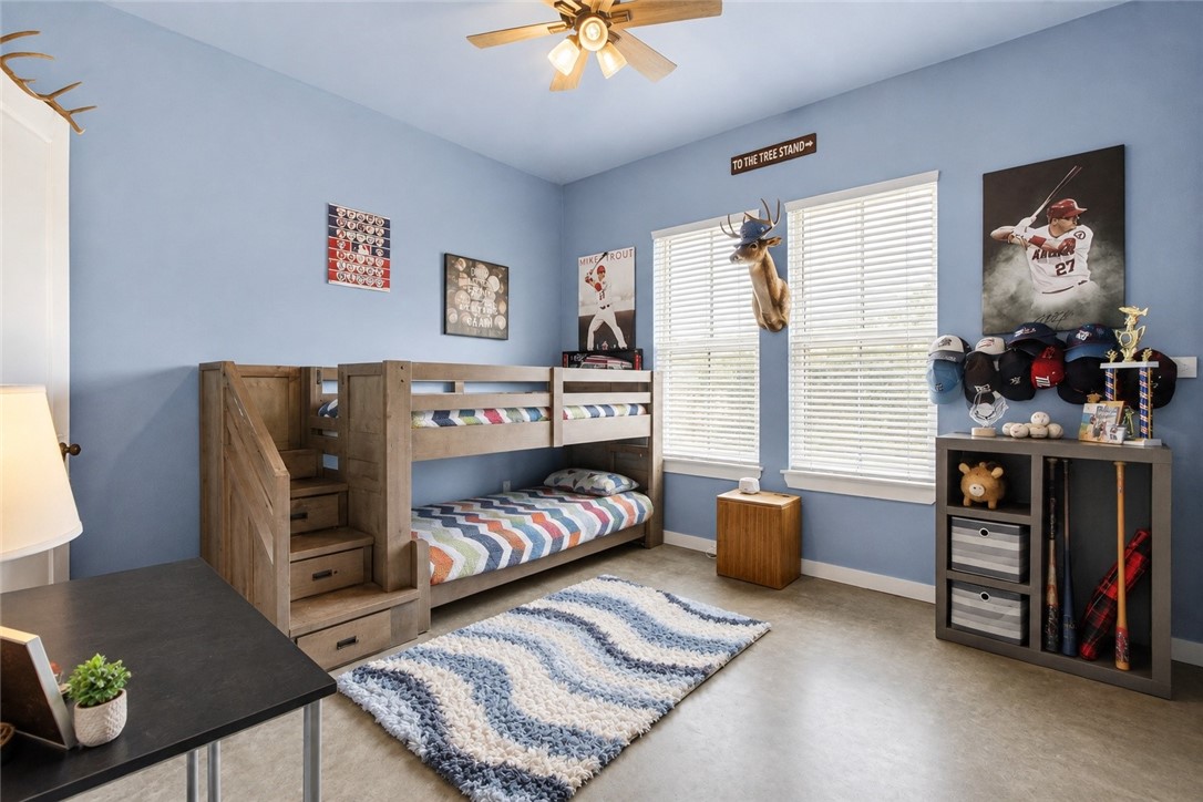 1056 Glenoak Dr