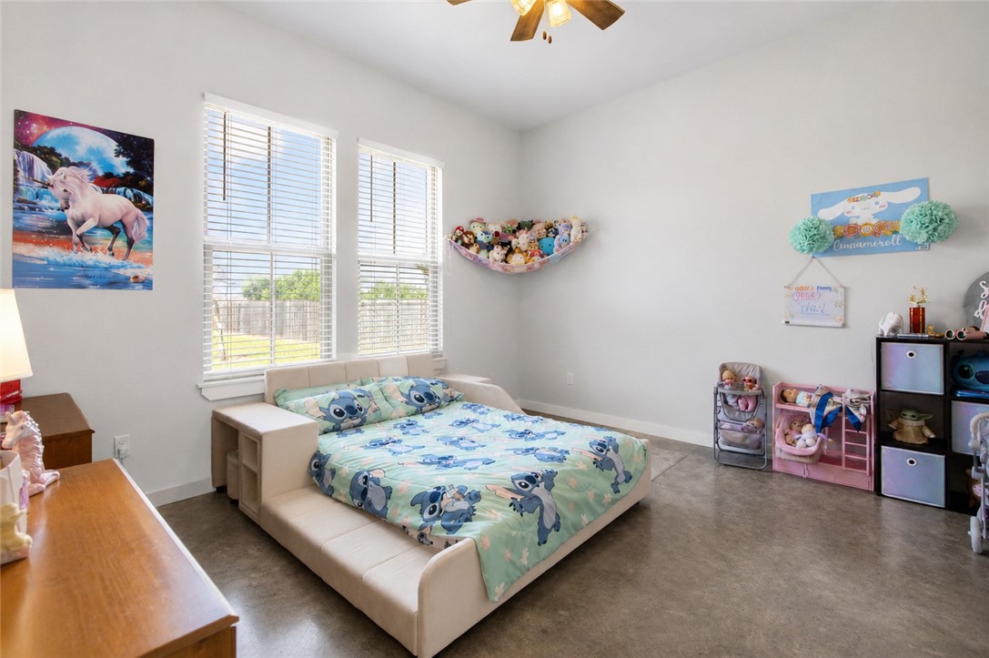 1056 Glenoak Dr