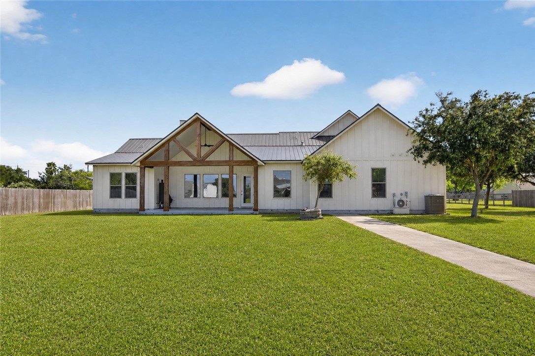 1056 Glenoak Dr
