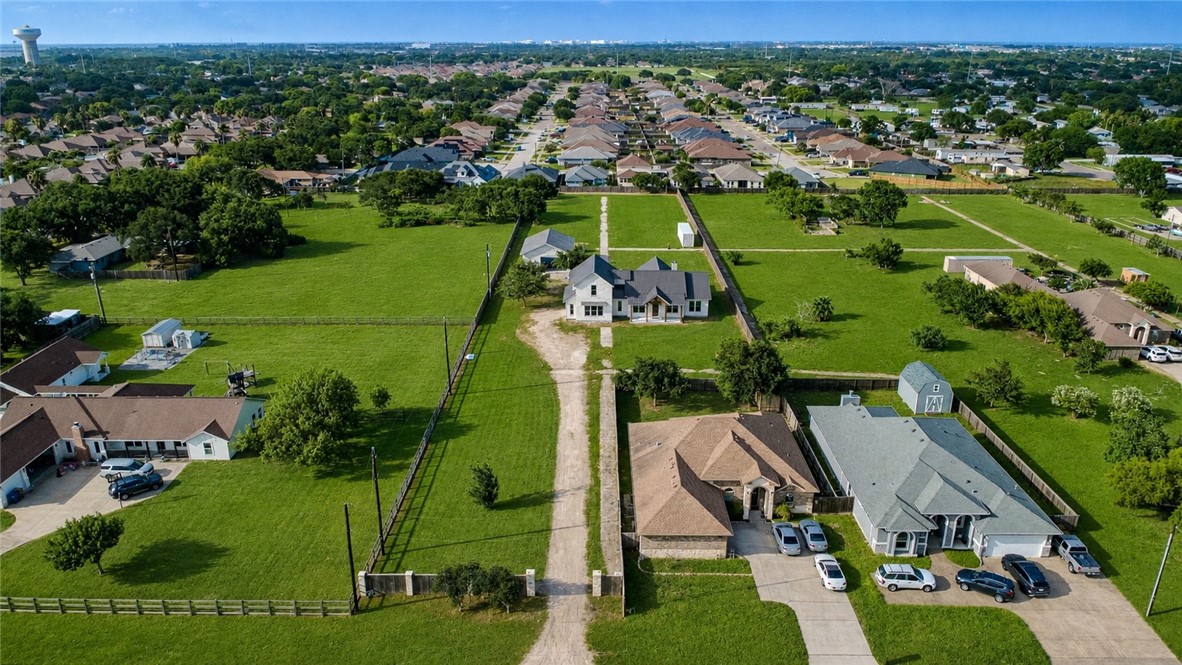 1056 Glenoak Dr
