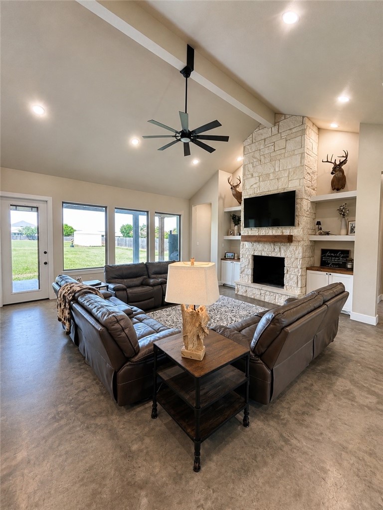 1056 Glenoak Dr