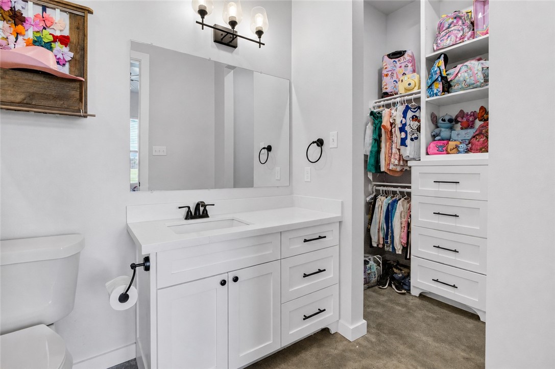 1056 Glenoak Dr
