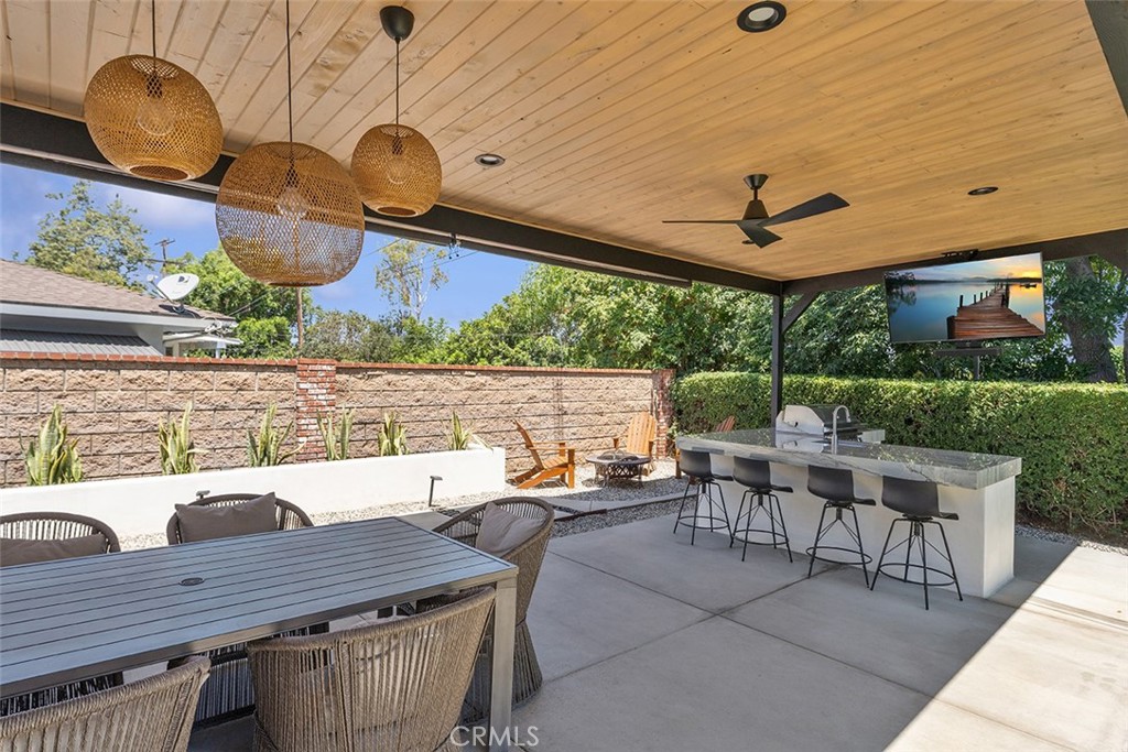 927 E Fairway Drive