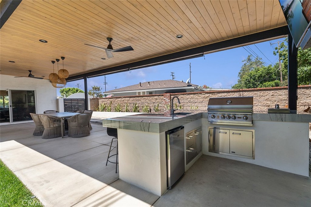 927 E Fairway Drive