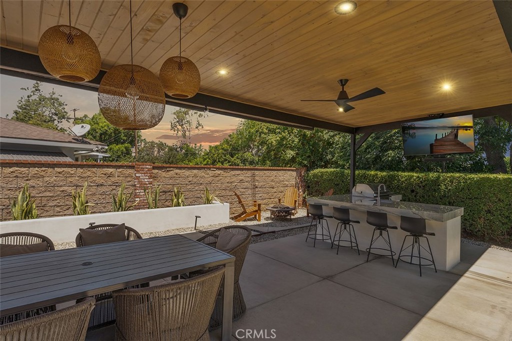 927 E Fairway Drive